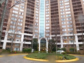 Building Photo - 10101 Grosvenor Pl