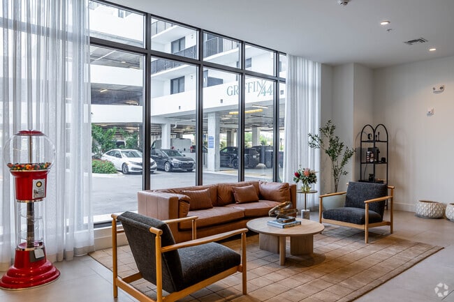 Lobby Photo - Griffin 441