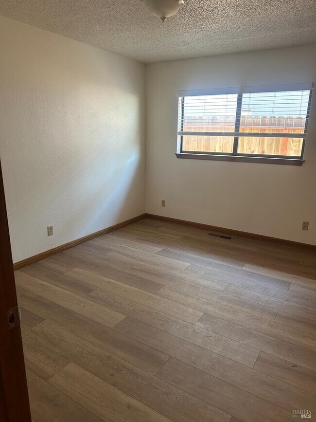 Foto del edificio - 372 Maple Ave