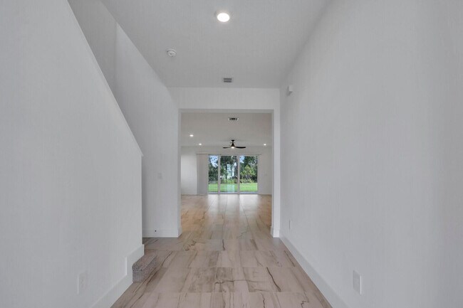 Foto del edificio - 7141 SE Park Dr
