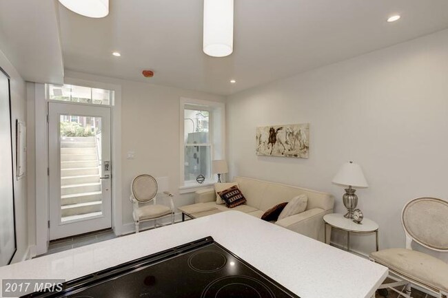 Foto del edificio - 1612 D St SE