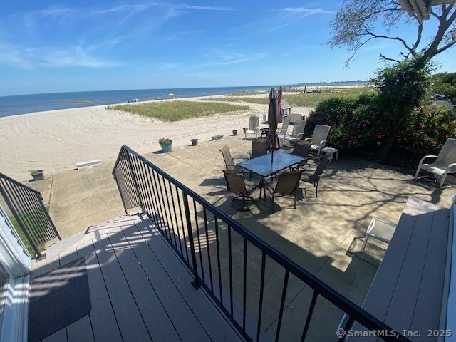 Foto del edificio - 105 Milford Point Rd