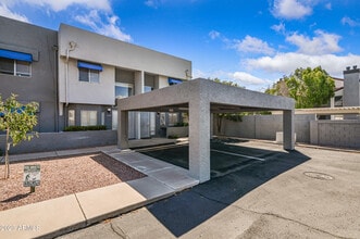 Building Photo - 220 N 22nd Pl