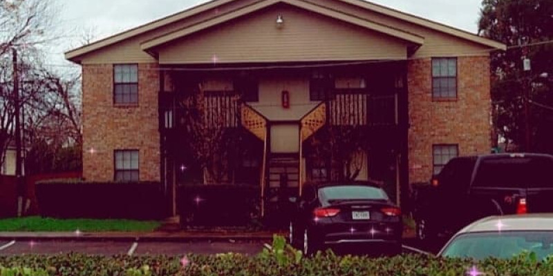 Primary Photo - Green Oaks Apartments
