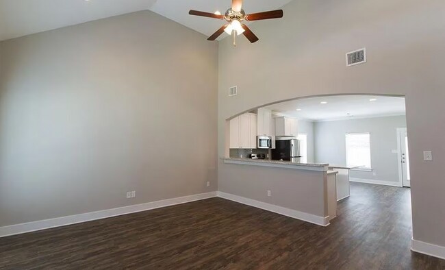 Foto del edificio - 112 Waverly Dr