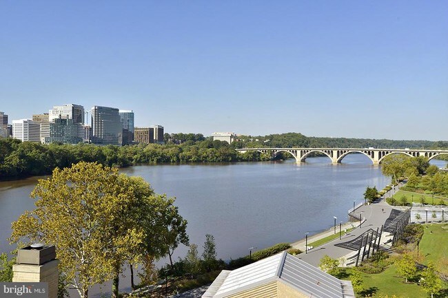 Foto del edificio - 3030 K St NW