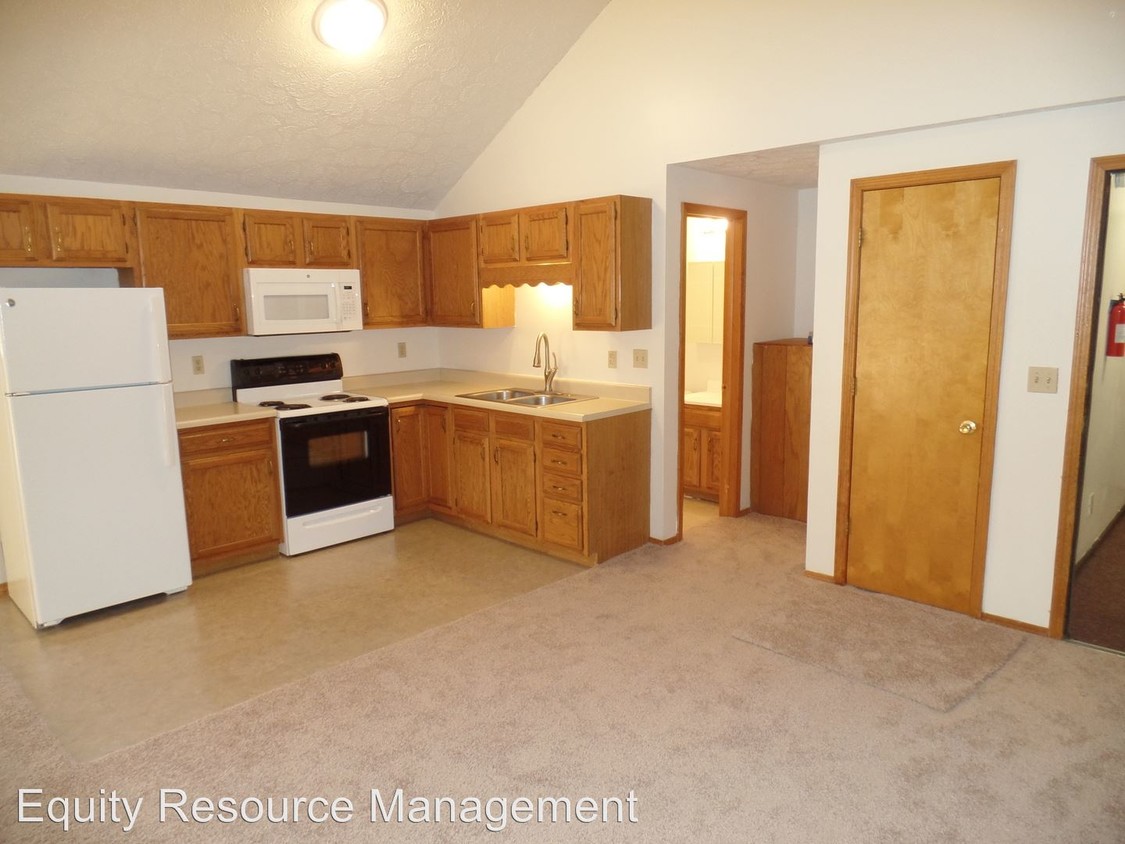 Primary Photo - 1525-1547 E Foxcliff Dr S