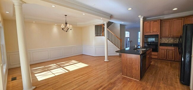 Photo - Beautiful And Spacious 3 Bed 3.5 Bath Bric... Townhome