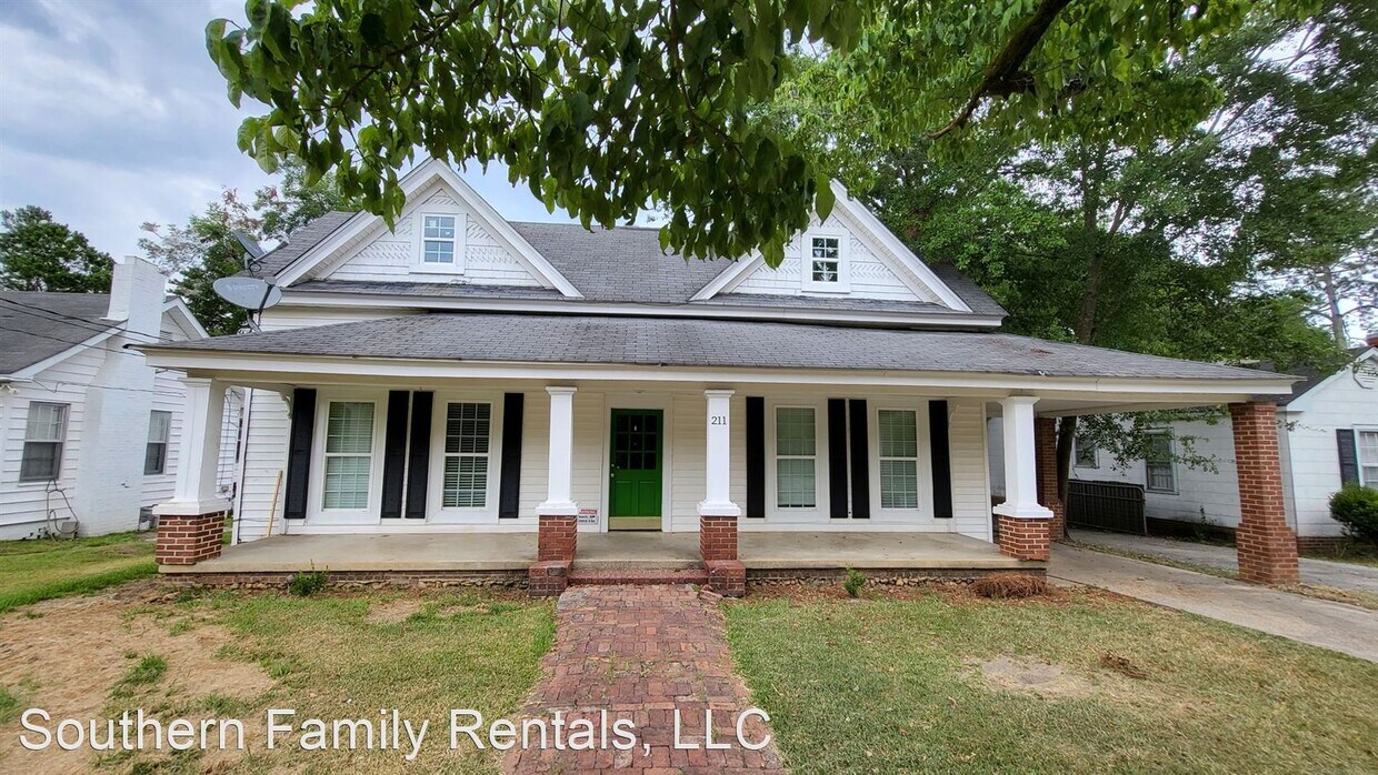3 br, 1.5 bath House 211 West Dr. House Rental in Dublin, GA