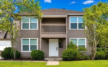 Building Photo - 256 E Pecan Ln
