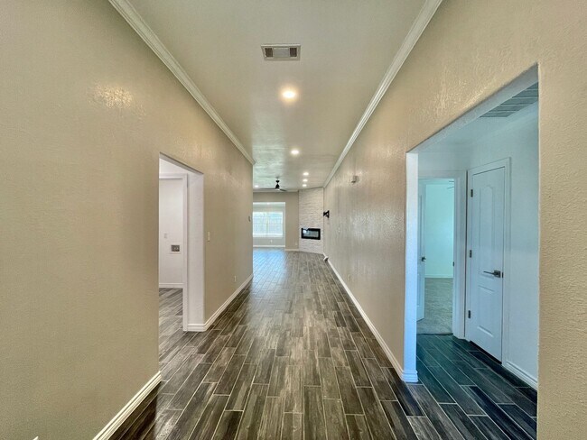 Foto del edificio - Viewable March 15th!