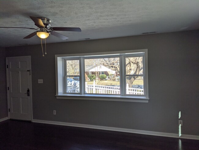 Living Room Bay Window - 3011 Grahamwood Dr