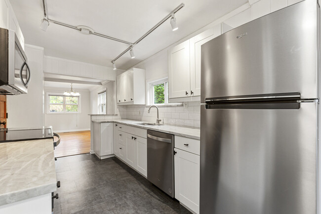 Building Photo - 3215 SE 53rd Ave
