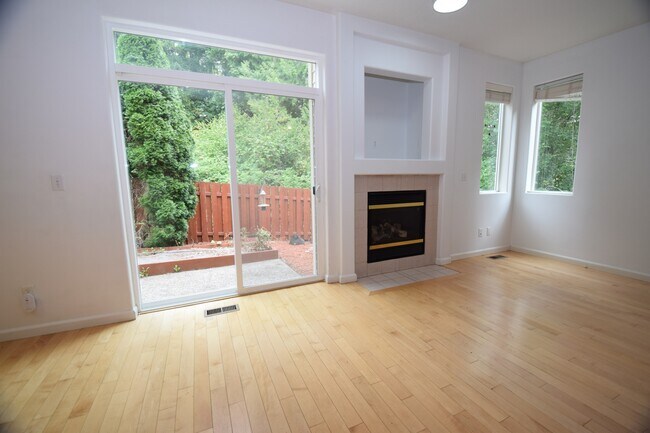 Building Photo - 432 NE 57th Ave