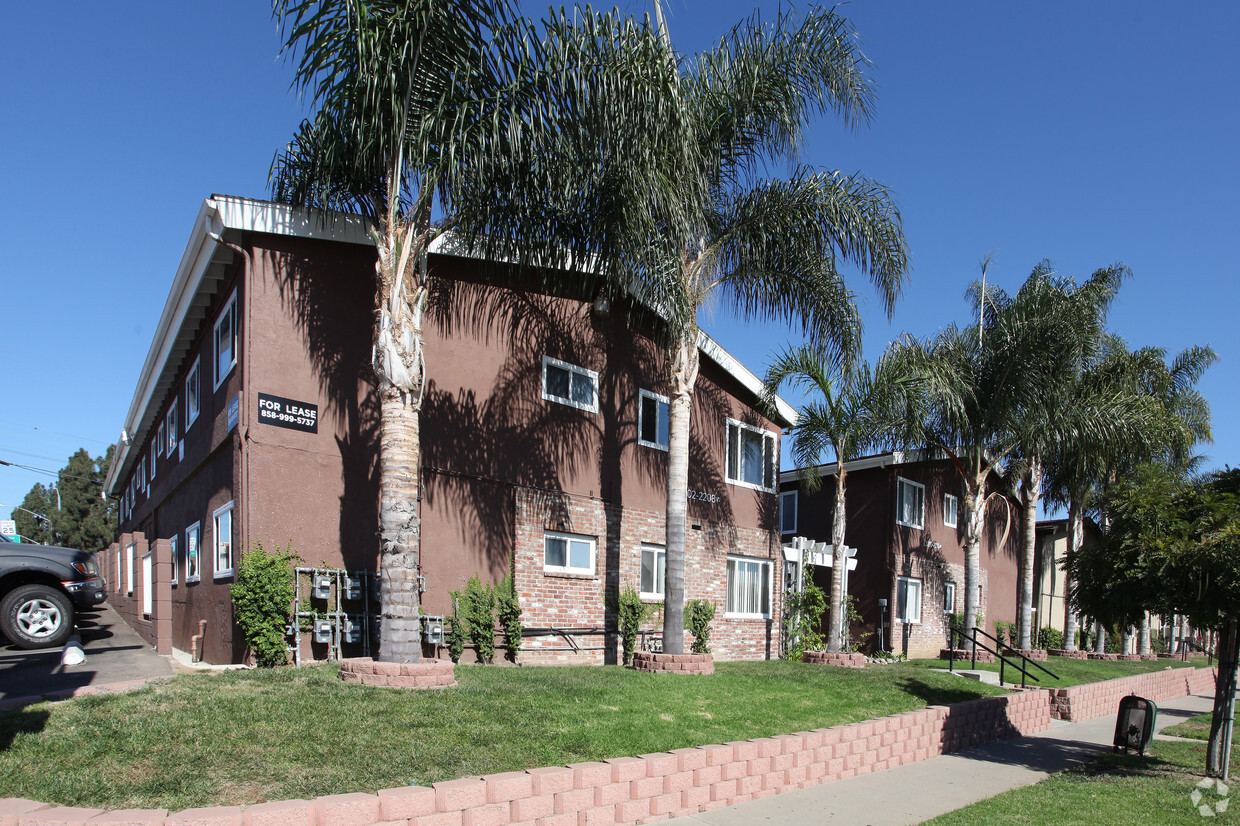 Primary Photo - Grand Avenue Apartments