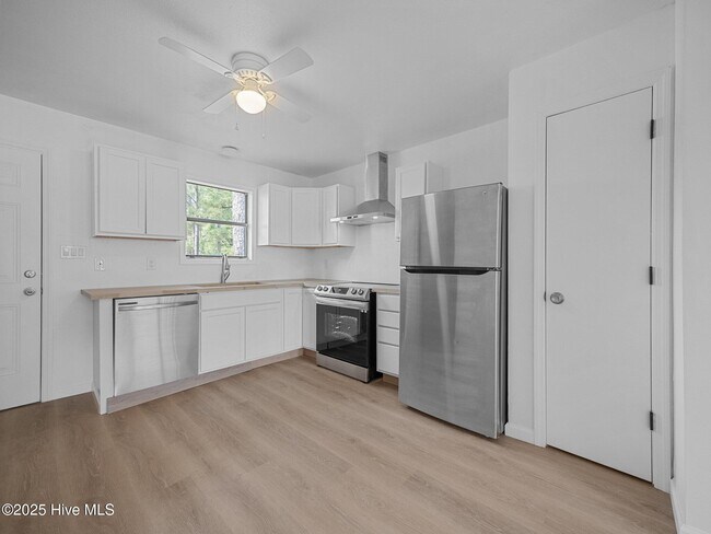 Foto del edificio - 110 Ravenwood Dr