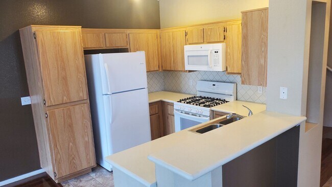 Building Photo - Green Valley Ranch 2 Bed Condo w/Garage