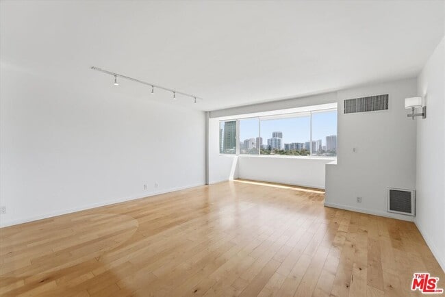 Building Photo - 969 Hilgard Ave