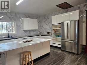 Building Photo - 65 Erie Ave N