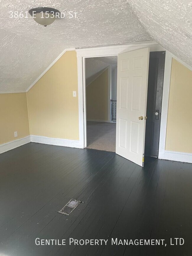 Foto del edificio - A Gentile Property - 3861 E 153rd St