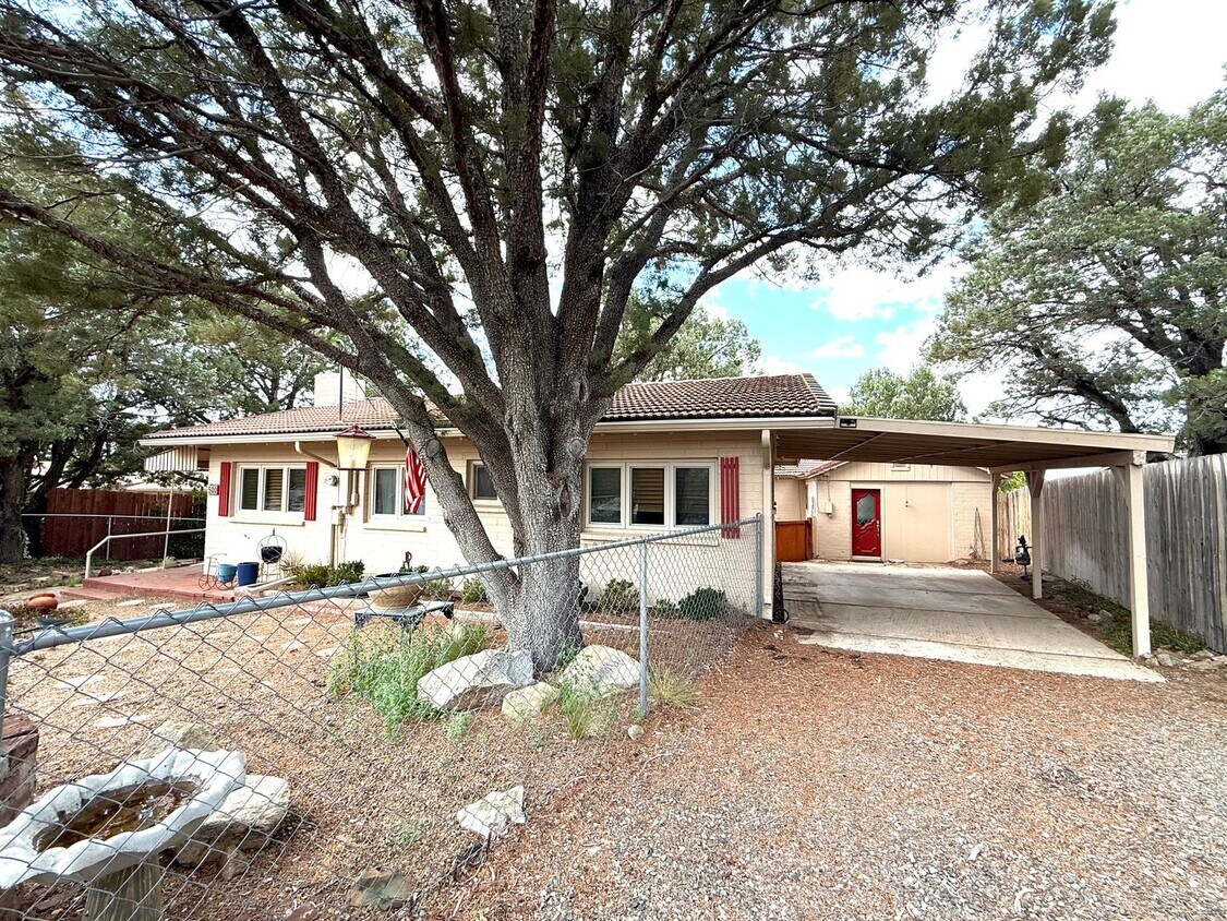 Foto principal - Million-Dollar Views of Granite Mountain &...