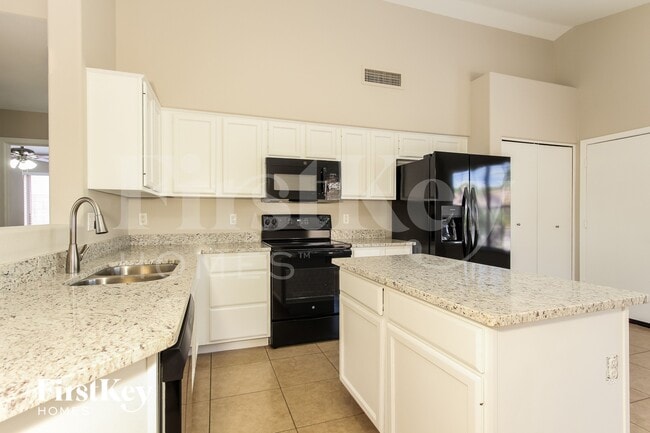 Building Photo - 7225 W Blackhawk Dr