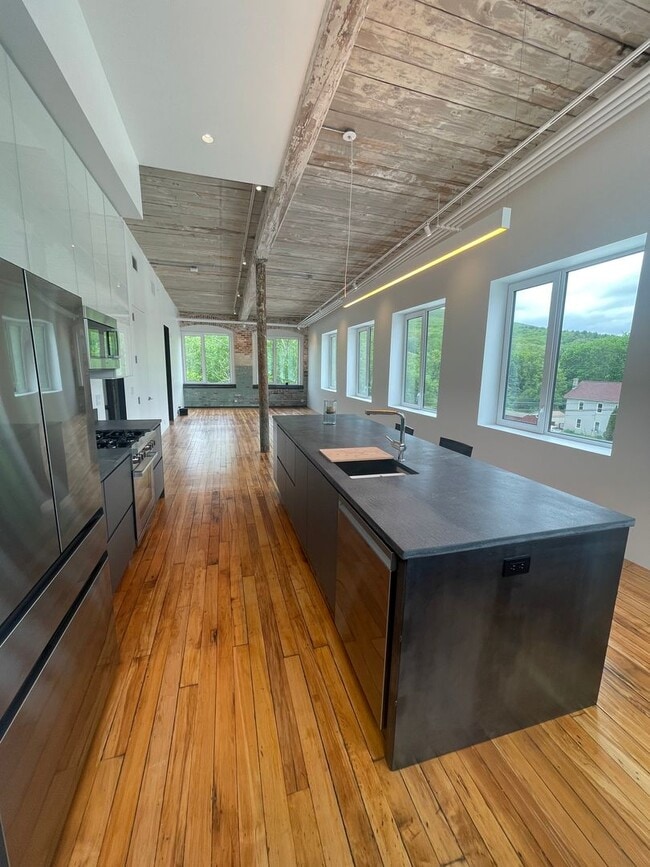 Building Photo - Historic Charm, Modern Luxury,  2 bedroom ...
