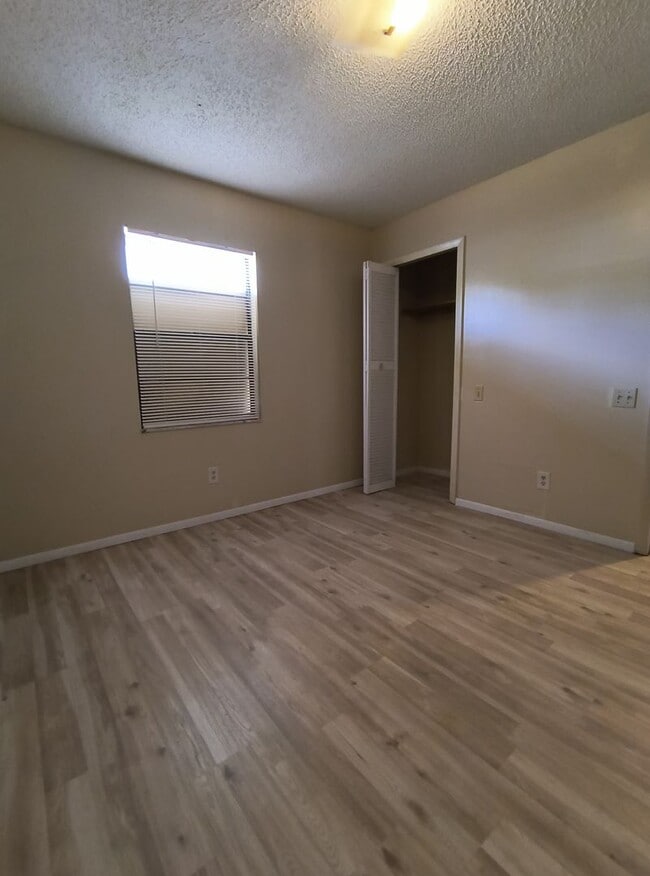 Foto del edificio - Spacious 3-Bedroom  2 Bathroom Apartment f...