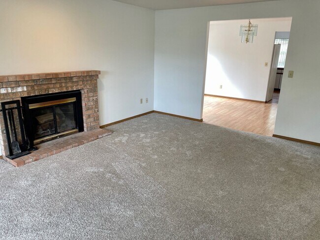Building Photo - PENDING APPLICATION - Charming Single-Fami...