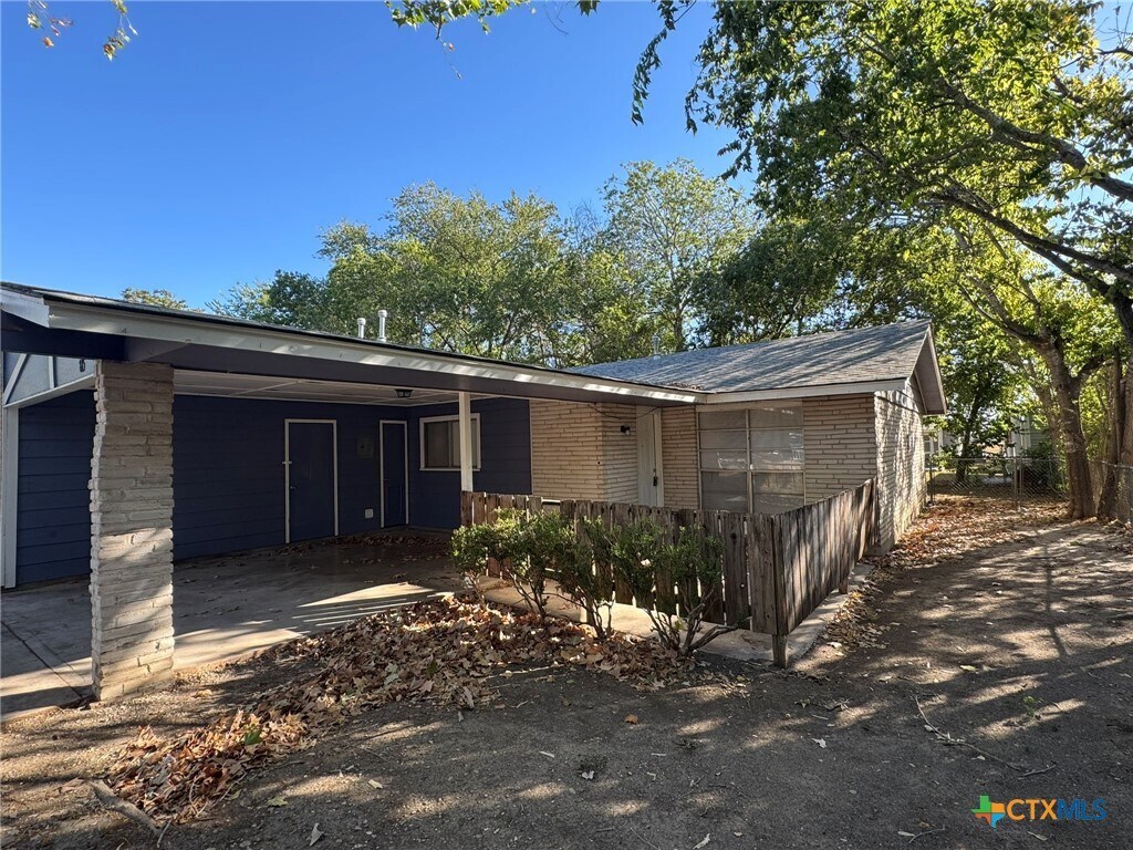 Foto principal - 815 Burges St