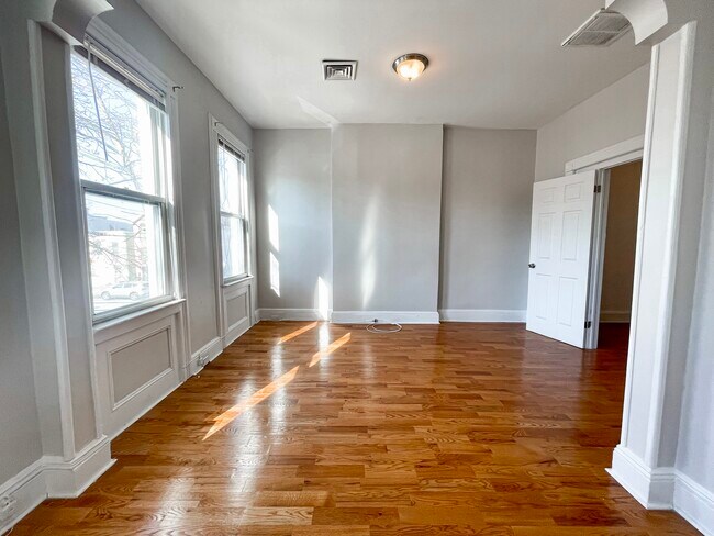 Building Photo - 344 Bramhall Ave