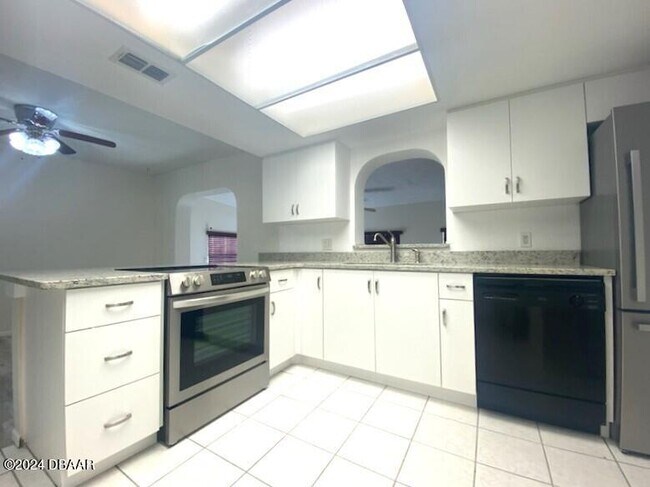 Building Photo - 1027 Tompkins Dr