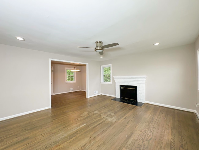 Building Photo - 1206 Quo Ave