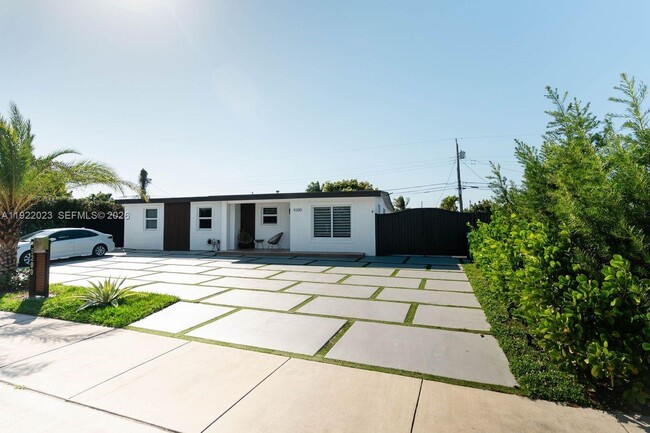 Building Photo - 5200 SW 114th Ct