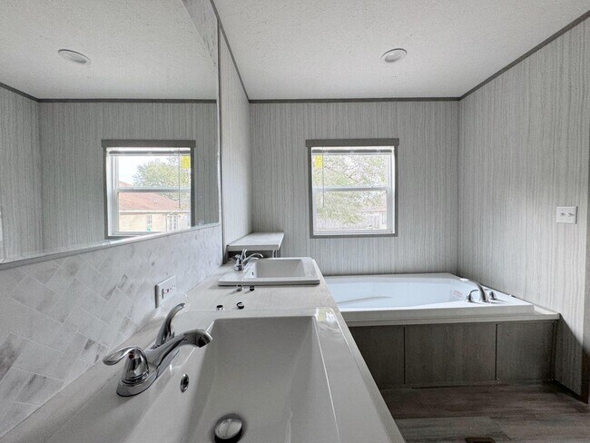 Building Photo - 4704 Bobolink Way