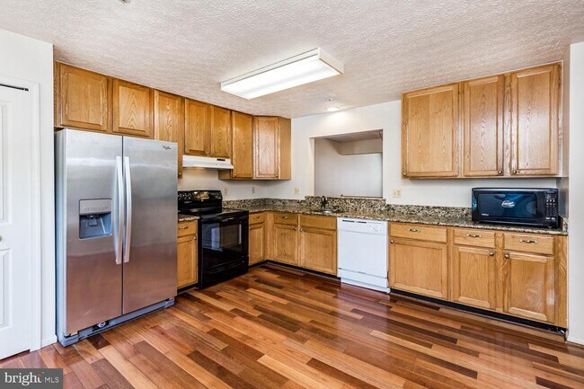 Building Photo - 9214 Howland Rd
