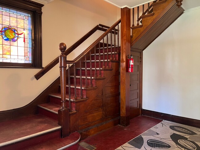 Interior Foyer - 14 N Pine Ave