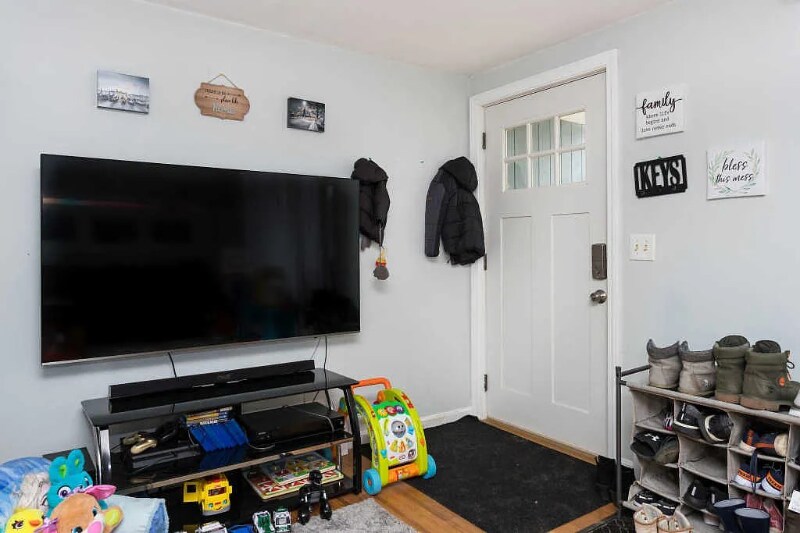 Primary Photo - 169 Elm St