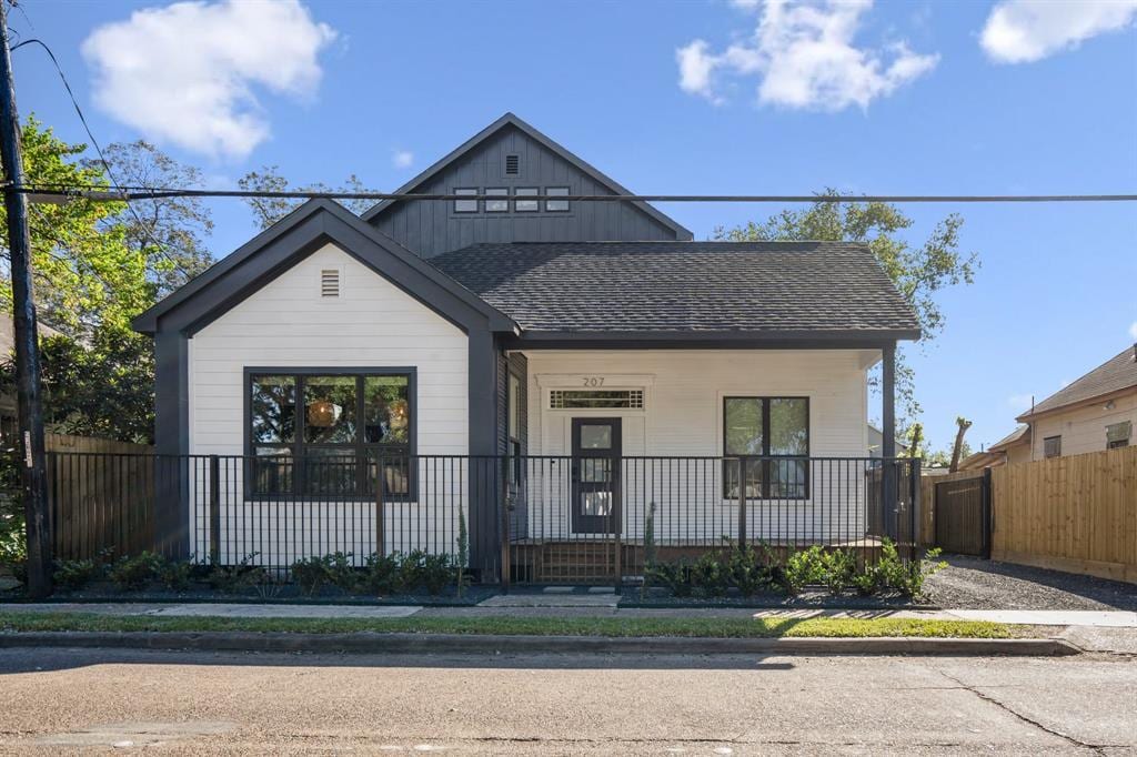 Foto principal - 207 Lockwood Dr