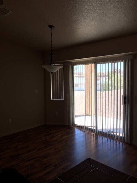 Building Photo - Unfurnished Full Time