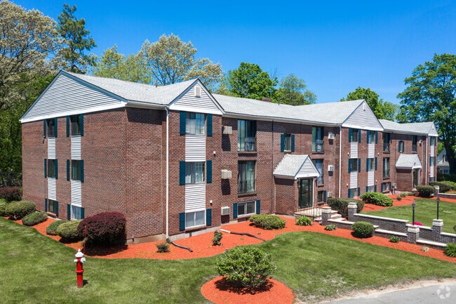 Building Photo - Pine Brook