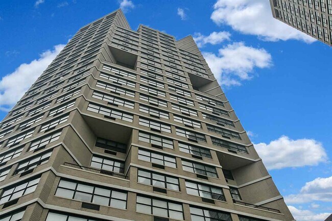 Foto del edificio - 7002 JFK Blvd E