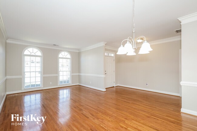 Foto del edificio - 1402 Holly Ridge Dr