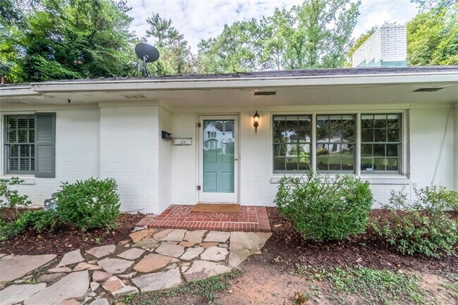 Foto del edificio - 432 Collier Rd NW
