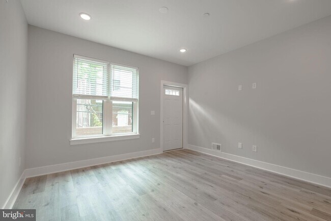 Building Photo - 5122 Ranstead Street Unit 1
