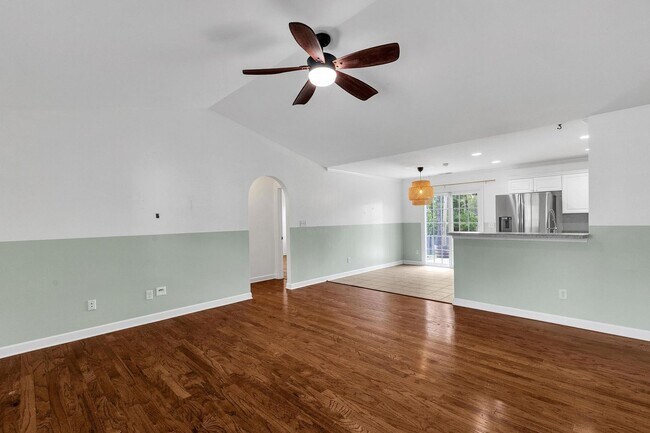 Foto del edificio - 3 bedroom with Community POOL!