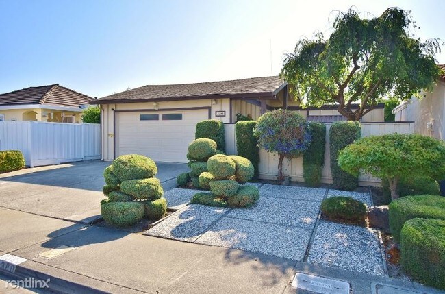 Building Photo - 2 br, 1 bath House - 2380 Goldcrest Cir