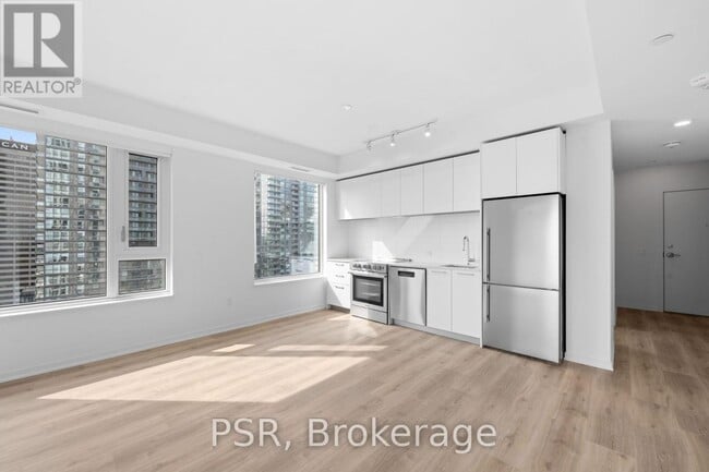 Building Photo - 101 Roehampton Ave