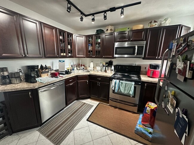 1693-1697 Commonwealth Ave - 1693-1697 Commonwealth Ave Apartment