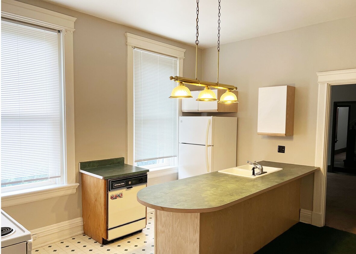 Primary Photo - 2922 Jefferson Ave